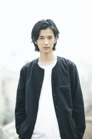 松本穂香×玉城ティナ×渡邊圭祐『恋のいばら』公開！元カノと今カノ、“秘密の共犯”ビジュアル解禁