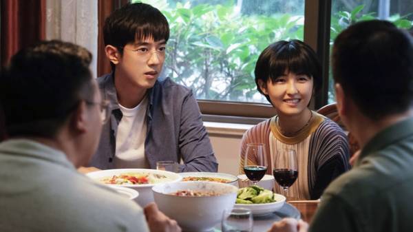 チャン・ツィフォンからシャオ・ヤン、スター俳優が揃った『シスター 夏のわかれ道』場面写真