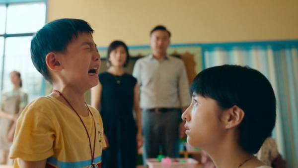 チャン・ツィフォンからシャオ・ヤン、スター俳優が揃った『シスター 夏のわかれ道』場面写真