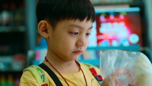 チャン・ツィフォンからシャオ・ヤン、スター俳優が揃った『シスター 夏のわかれ道』場面写真