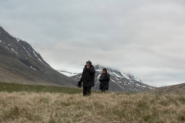 ノオミ・ラパスは「チャレンジ精神が旺盛」アイスランド語の演技も絶賛『LAMB／ラム』監督コメント＆メイキング写真