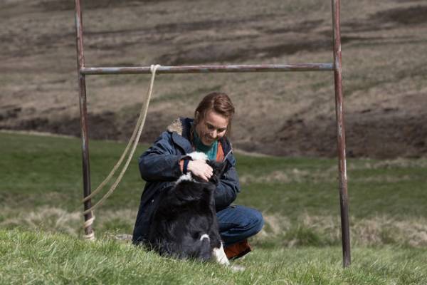 ノオミ・ラパスは「チャレンジ精神が旺盛」アイスランド語の演技も絶賛『LAMB／ラム』監督コメント＆メイキング写真