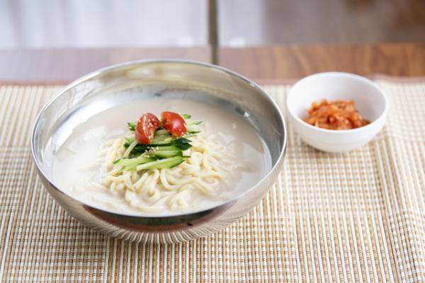 残暑にぴったりなコングクス×『リトル・フォレスト』を堪能 「ドラマ観ながら、なに食べよ？」