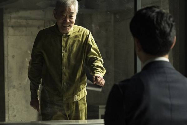 妻夫木聡、ある男“X”の真相に迫る…『ある男』新場面写真