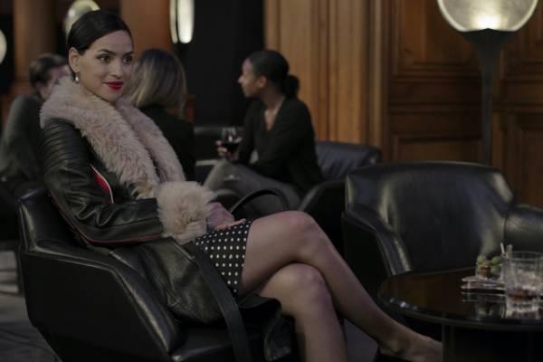 アリシア・ヴィキャンデル主演、A24×HBO制作ドラマ「イルマ・ヴェップ」11月3日より配信