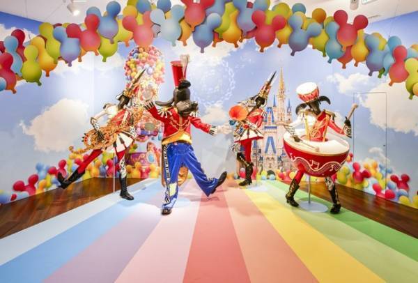 【ディズニー】「東京ディズニーリゾート アンコール！ザ・モーメンツ展」開幕　かつてTDRで生まれた感動の瞬間をめぐる旅