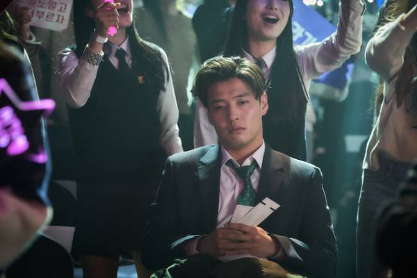 ハン・ジミン＆イ・ドンウク＆カン・ハヌルら、悲喜こもごもの年末映す『ハッピーニューイヤー』