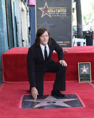 ノーマン・リーダスがハリウッドの殿堂入り「ウォーキング・デッド」シェーン役ジョン・バーンサルが祝福に駆け付ける