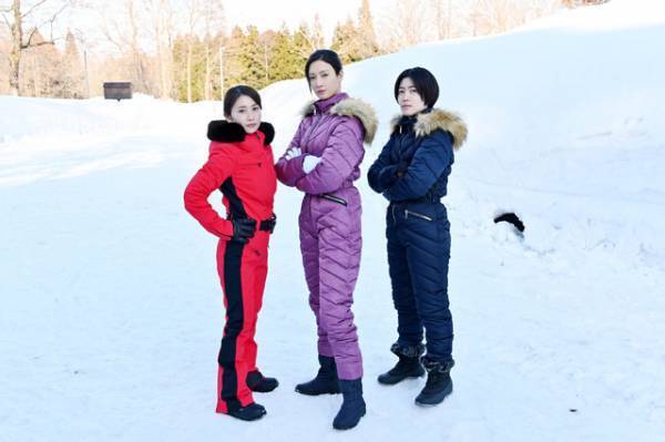 広瀬アリス、ウエディングドレスでラーメン屋!? 秘書たちの華麗なファッション『七人の秘書 THE MOVIE』