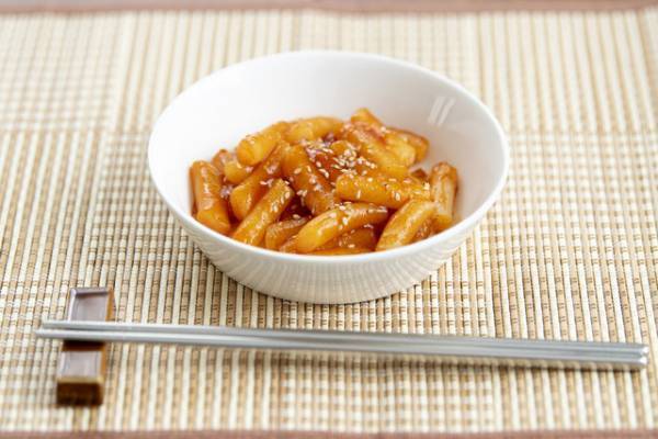 様々な味を楽しむ国民食・トッポギ！「ドラマ観ながら、なに食べよ？」第10回は『サムジンカンパニー1995』