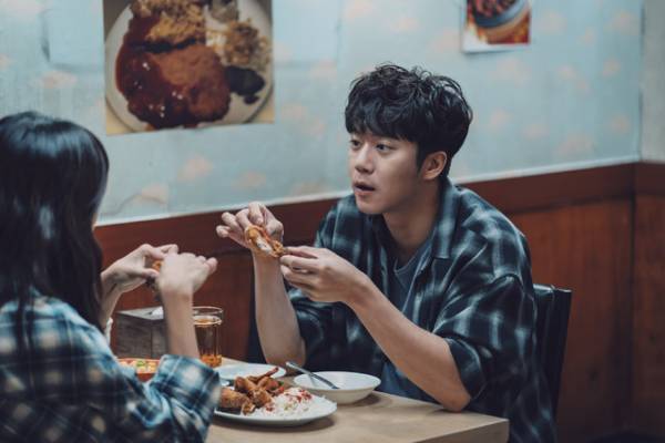 食欲をそそる料理と食べっぷり！「社内お見合い」「一流シェフのファミリー・レストラン」など秋のオススメ番組5選