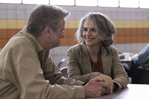 コリン・ファース＆トニ・コレット共演で実録犯罪をドラマ化「ザ・ステアケース」予告編