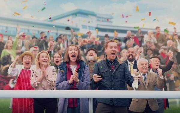 ひとりの主婦の思いつきが人生を変えていく『ドリーム・ホース』予告編解禁