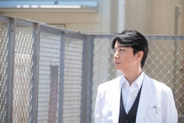 『沈黙のパレード』動員150万人突破！福山雅治演じる湯川先生とシャボン玉ほか未公開カット解禁