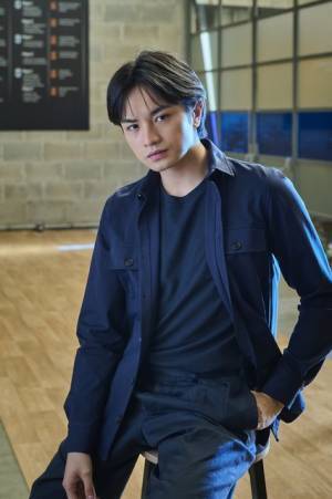 中島健人、海外ドラマ初出演に「シビれました」最先端AIシステムの天才演じる