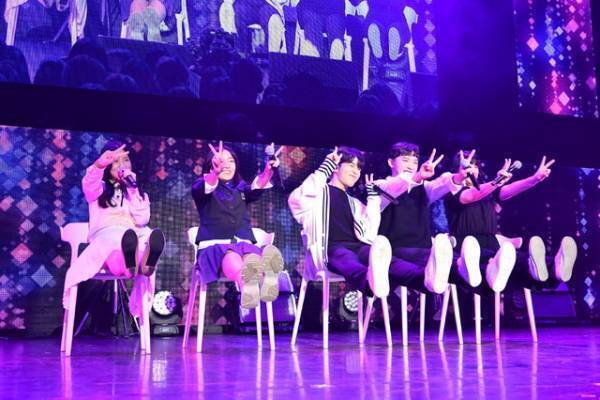 「青春スター」から誕生　TOP7初来日公演がまるでミュージカル