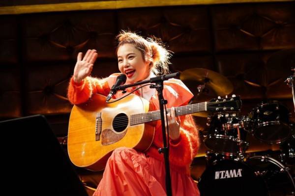 Charaが「いつか王子様が」を弾き語り「すべて忘れてしまうから」第5話配信