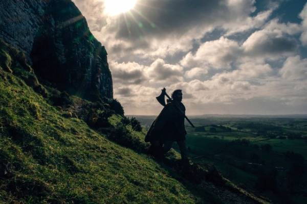 “緑の騎士”を探す壮大な旅『グリーン・ナイト』水島大宙がナレーションの日本版予告