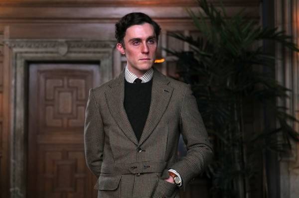 『スペンサー ダイアナの決意』ダイアナとチャールズ、朝食の席の本編映像