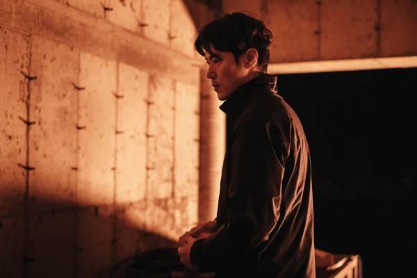 「何度も2人の演技に感嘆した」監督がソ・イェジ＆キム・ガンウの魅力を語る『君だけが知らない』場面写真も到着