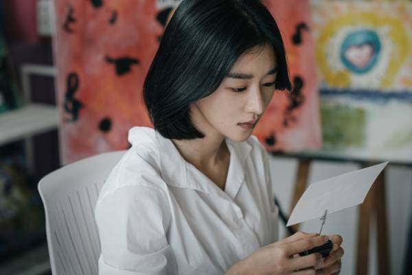 「何度も2人の演技に感嘆した」監督がソ・イェジ＆キム・ガンウの魅力を語る『君だけが知らない』場面写真も到着