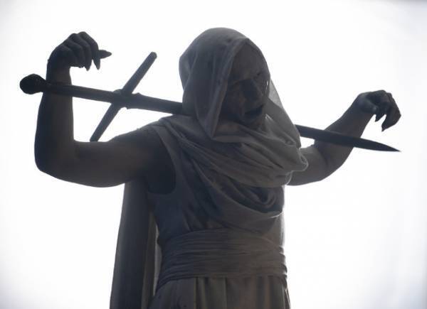 『ソー：ラブ＆サンダー』クリスチャン・ベイル、“神殺しゴア”語る映像解禁 メイク風景も