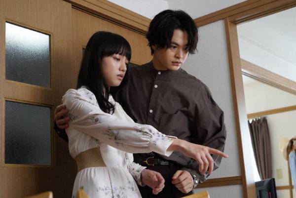 「霊媒探偵・城塚翡翠」、清原果耶“翡翠”の降霊シーンに「完全に憑依してる」「圧巻だった」の声続出