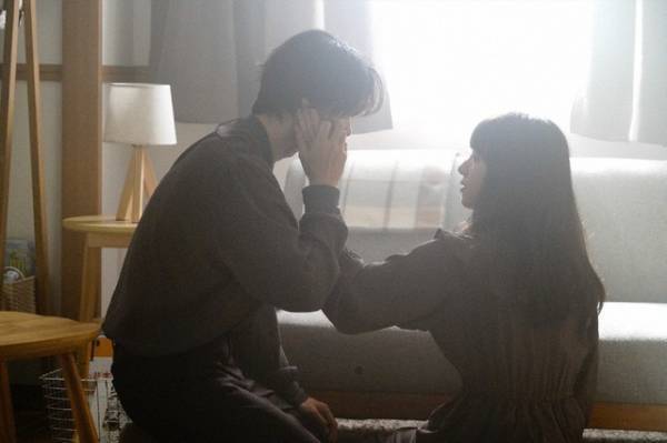 「霊媒探偵・城塚翡翠」、清原果耶“翡翠”の降霊シーンに「完全に憑依してる」「圧巻だった」の声続出