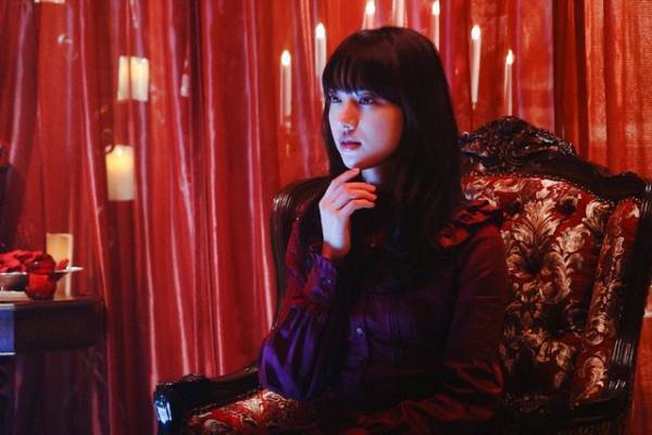 「霊媒探偵・城塚翡翠」、清原果耶“翡翠”の降霊シーンに「完全に憑依してる」「圧巻だった」の声続出