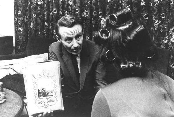 アメリカン・ドキュメンタリーの金字塔！聖書を売り歩く『セールスマン』劇場初公開