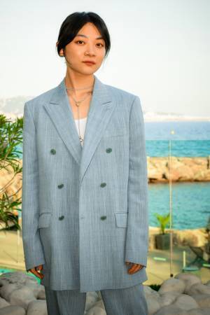 三浦透子がMIPCOMレッドカーペットに登場「エルピス」フランス・カンヌで世界初上映