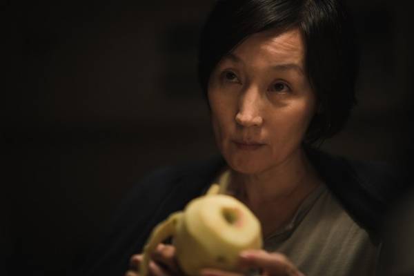 看板キャスターの日常が揺らぎ始める…チョン・ウヒ主演『死を告げる女』12月公開