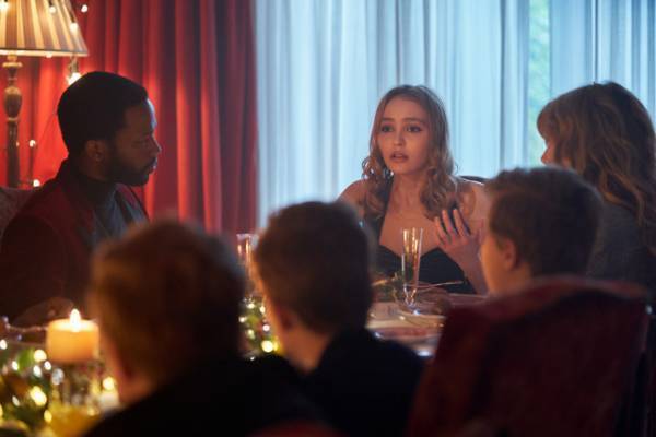 『サイレント・ナイト』苦痛をなくす“EXITピル”の実態が明らかになる本編映像