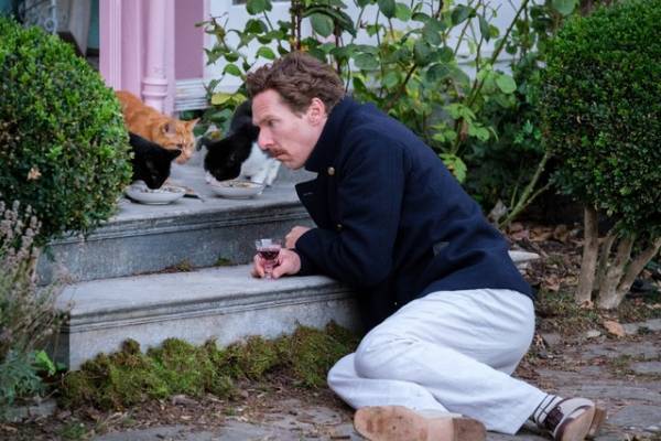 カンバーバッチが主人公の魅力を鮮烈に語る『ルイス・ウェイン 生涯愛した妻とネコ』特別映像