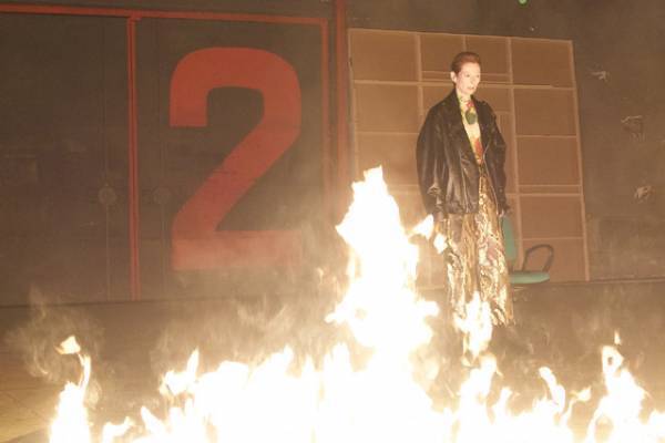 アルモドバル監督こだわりのファッション＆インテリアの背景に迫る『ヒューマン・ボイス』新場面写真