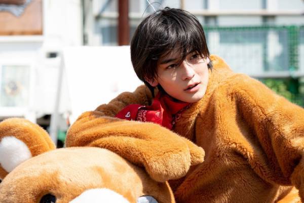 「君の花になる」2話、宮野真守“雅マモル”そっくりな「8LOOM」新アー写衣装に「全員が雅マモル化してる」の声