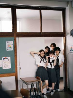 橋本環奈＆眞栄田郷敦が語る『カラダ探し』撮影エピ「休憩中に生徒たちと…」「窓ガラスにサイン」