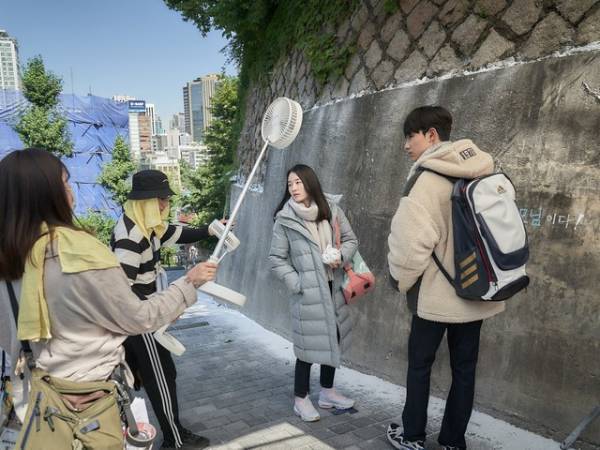 真夏日に真冬のシーンを撮影！ 韓国映画『ハッピーニューイヤー』メイキング写真