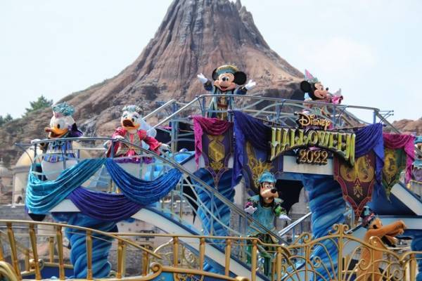 【ディズニー】ハロウィン本番！人気のパレード・スペシャルメニューなど期間限定プログラムで秋のパークを大満喫