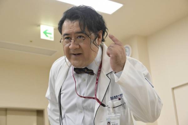 「祈りのカルテ」4話、矢本悠馬“裕也”の探偵ぶりにツッコミ相次ぐ、小手伸也“榊”にも「相変わらずクセの強い役」などの声多数