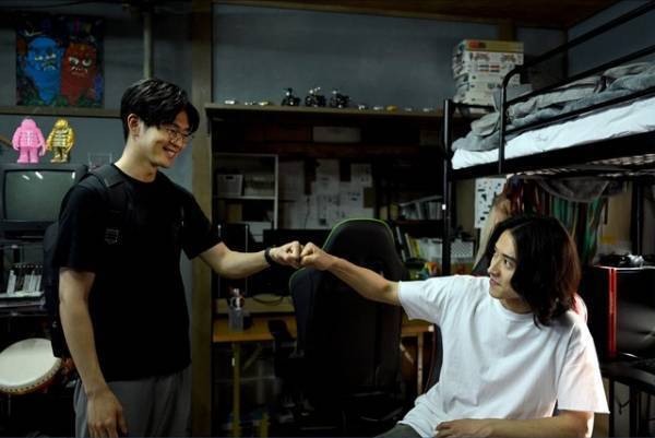 「アトムの童」3話、山崎賢人“那由他”のスーツ姿に「ため息でるほどかっこいい」「スーツ姿は反則」の声