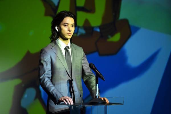 「アトムの童」3話、山崎賢人“那由他”のスーツ姿に「ため息でるほどかっこいい」「スーツ姿は反則」の声