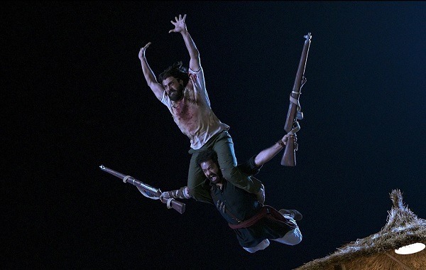 主人公2人の最強肩車！『ＲＲＲ』度肝抜く本編シーン解禁