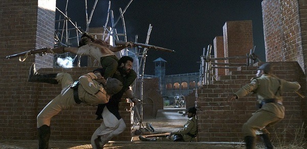 主人公2人の最強肩車！『ＲＲＲ』度肝抜く本編シーン解禁