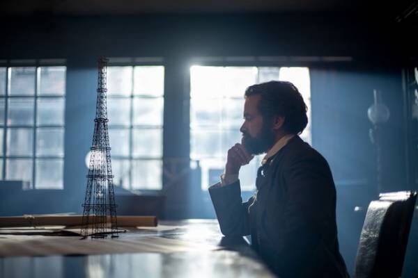 ロマン・デュリスがエッフェル塔の設計者を演じる『EIFFEL』3月公開決定