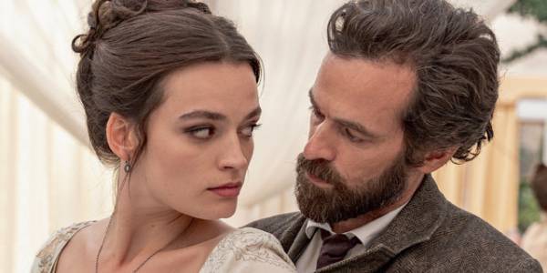 ロマン・デュリスがエッフェル塔の設計者を演じる『EIFFEL』3月公開決定