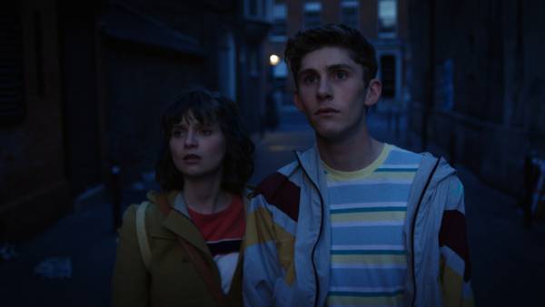 『恋人はアンバー』ダブリンの夜…レインボーフラッグはためくバーでの本編映像解禁