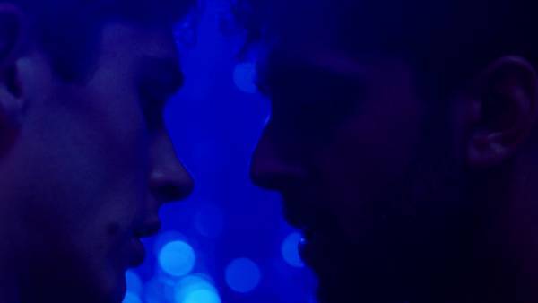 『恋人はアンバー』ダブリンの夜…レインボーフラッグはためくバーでの本編映像解禁