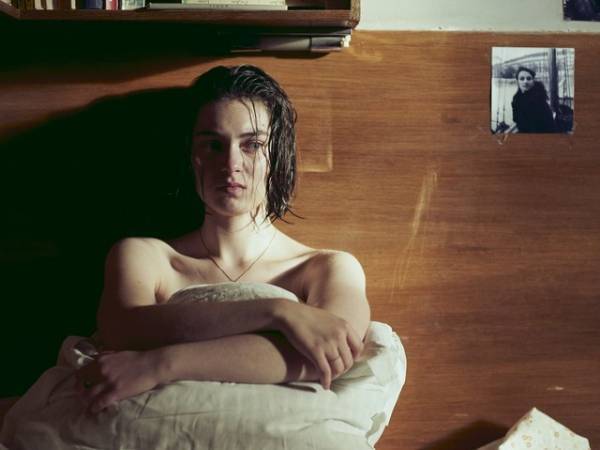 主人公アンヌの瞳の強さが印象的…ヴェネチア金獅子賞『あのこと』場面写真