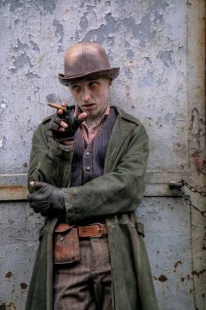 デヴィッド・テナント、海ドラ「80日間世界一周」で息子と初共演「格闘するシーンも」